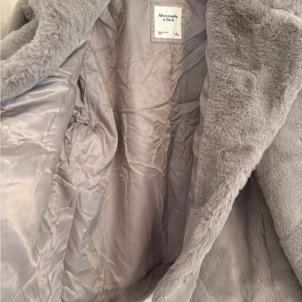 Abercrombie & Fitch Faux Fur Jacket - Soft Gray/Tan Women’s Size L - Picture 3 of 11